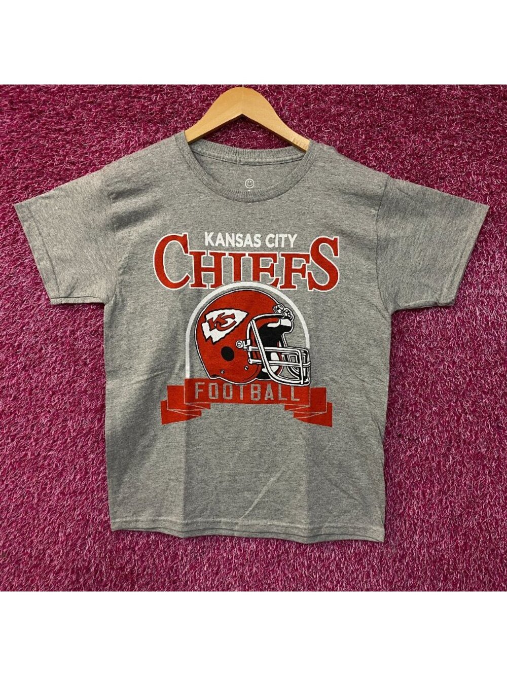 Junk Food Clothing Kansas City Chiefs Helmet Logo Graphic Women's T-Shirt Large